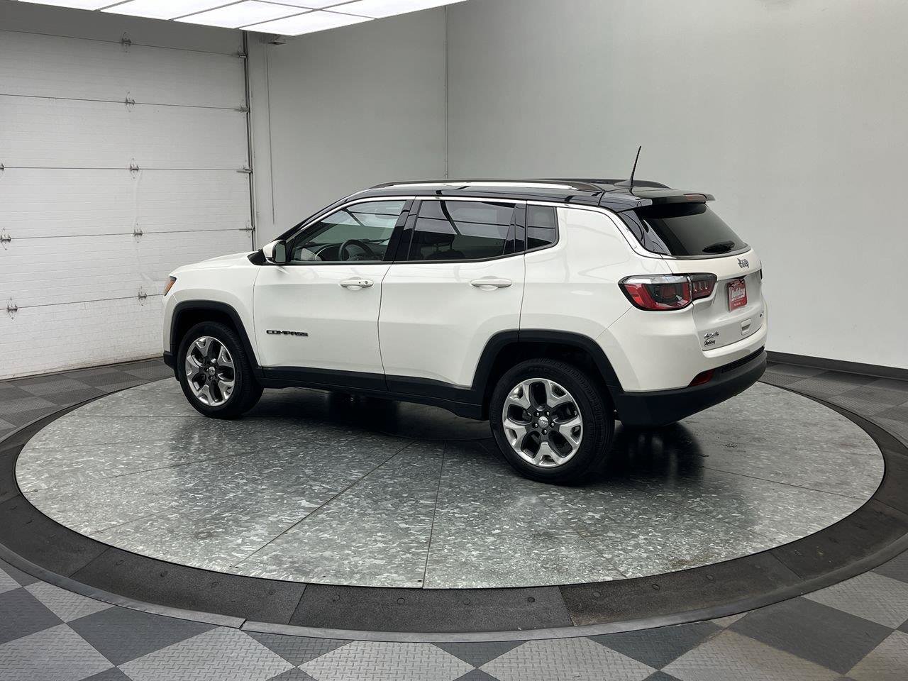 Used 2018 Jeep Compass Limited AWD/4WD image 2