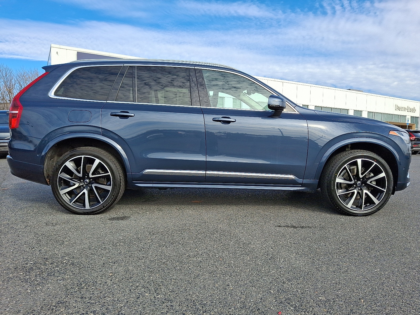 Used 2023 Volvo XC90 B5 Plus w/ Protection Package image 7