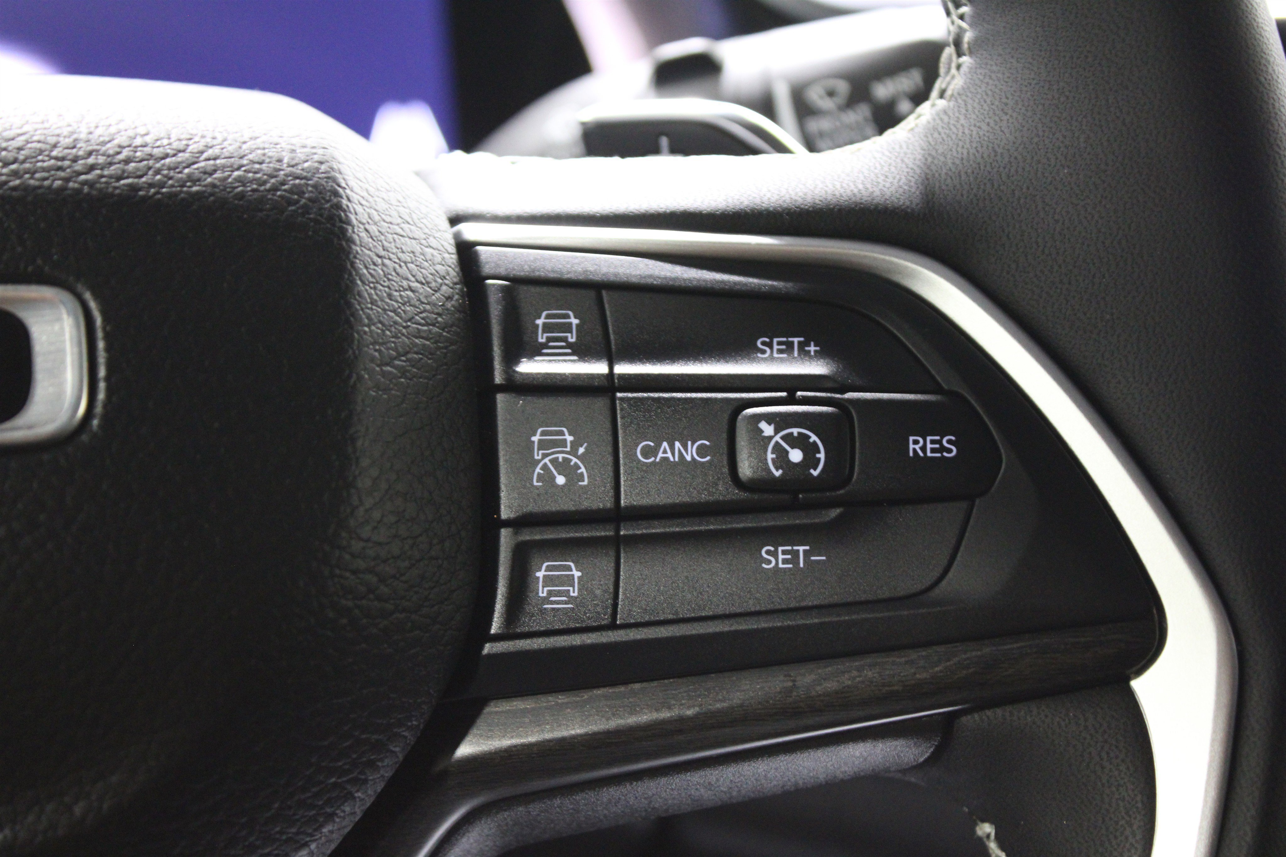 Used 2024 Jeep Grand Cherokee L Limited w/ Black Appearance Package image 12