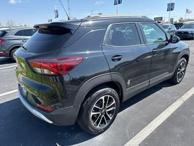 Used 2024 Chevrolet TrailBlazer LT w/ Driver Confidence Package FWD image 3