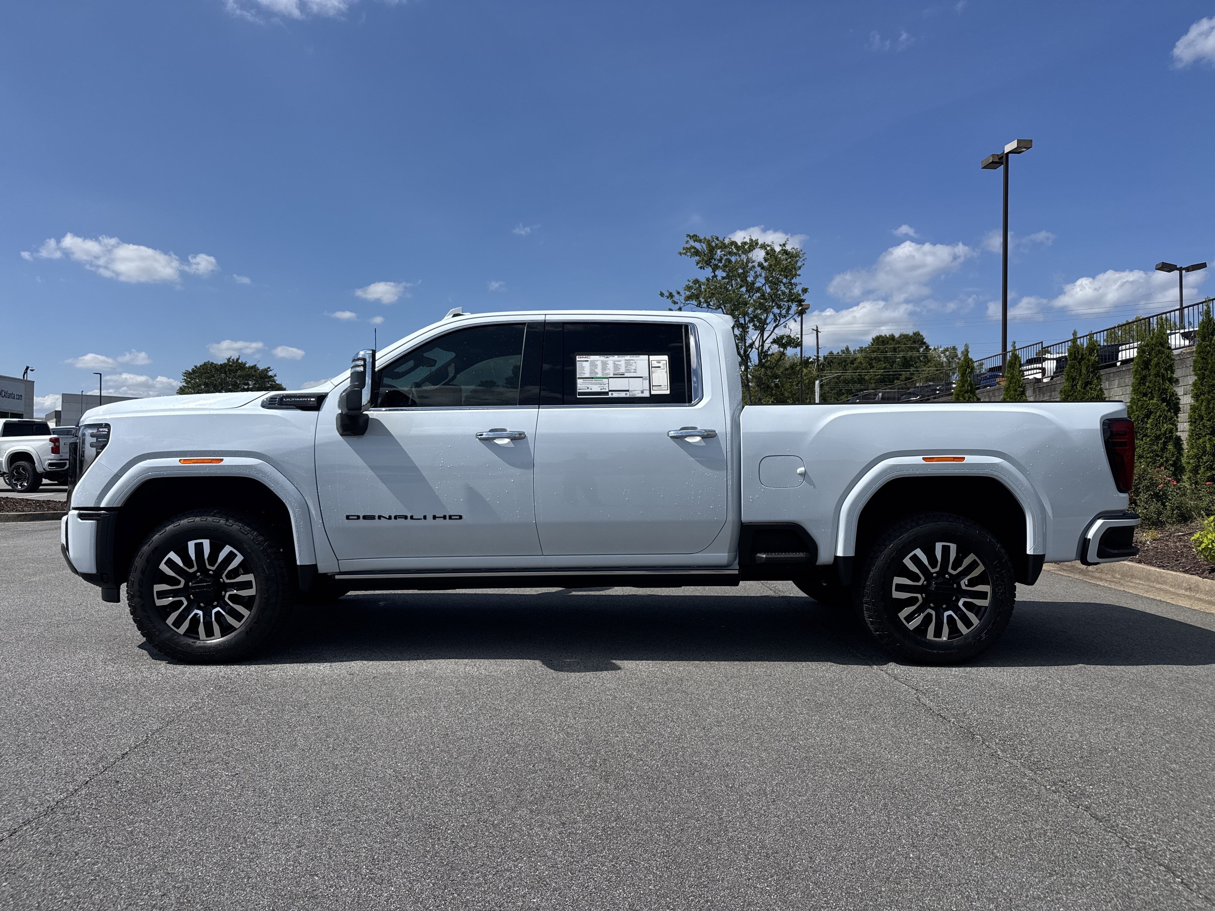 New 2026 GMC Sierra 2500 Denali Ultimate w/ LPO, Black Badging Package AWD/4WD image 7
