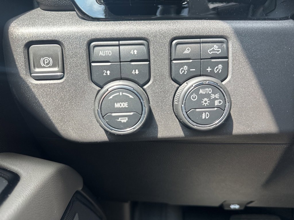 Used 2024 Chevrolet Silverado 1500 ZR2 w/ Technology Package image 15