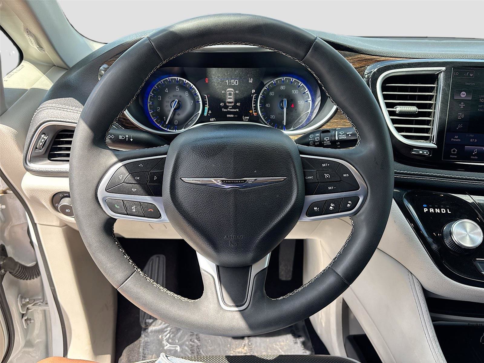 Used 2023 Chrysler Pacifica Limited image 11