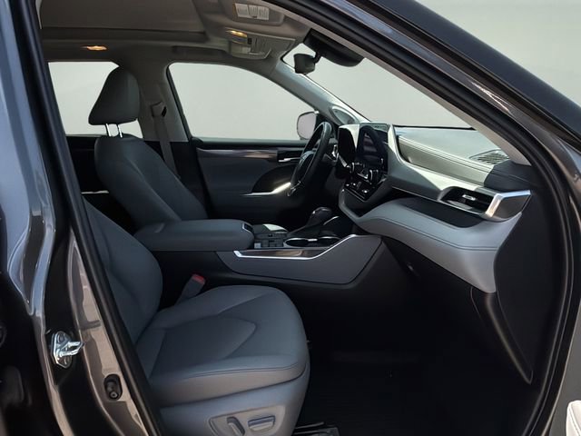 Used 2023 Toyota Highlander Platinum FWD image 10