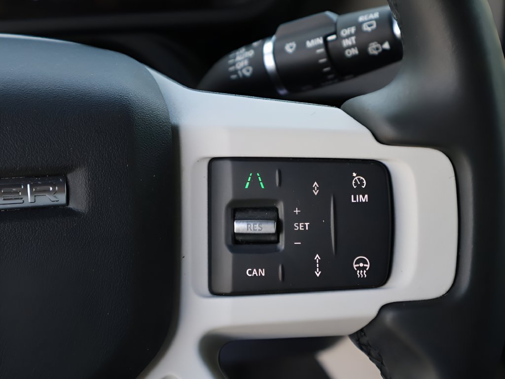 Certified 2025 Land Rover Defender 130 X-Dynamic SE AWD/4WD image 31