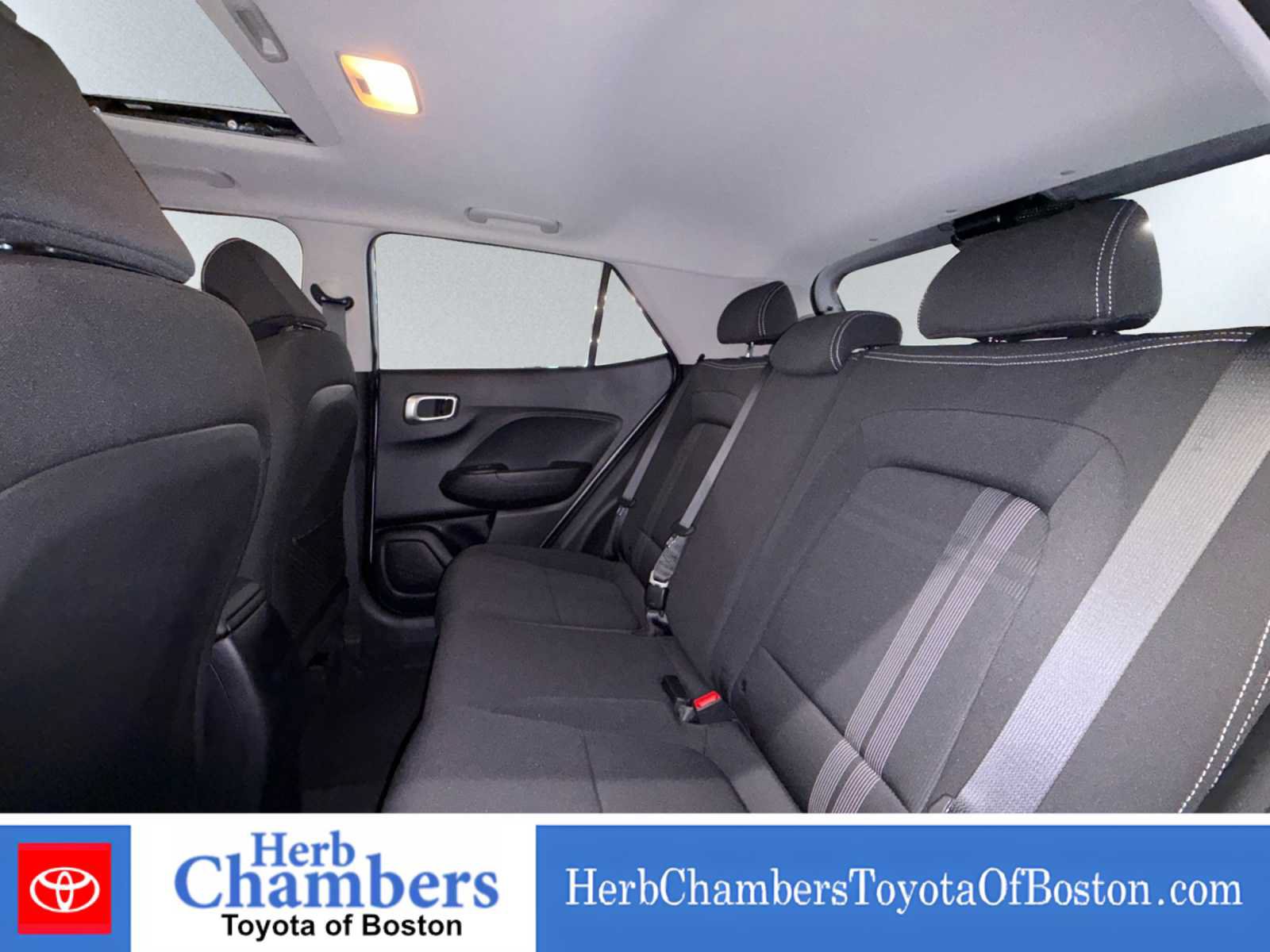 Used 2022 Hyundai Venue SEL w/ Cargo Package FWD image 17
