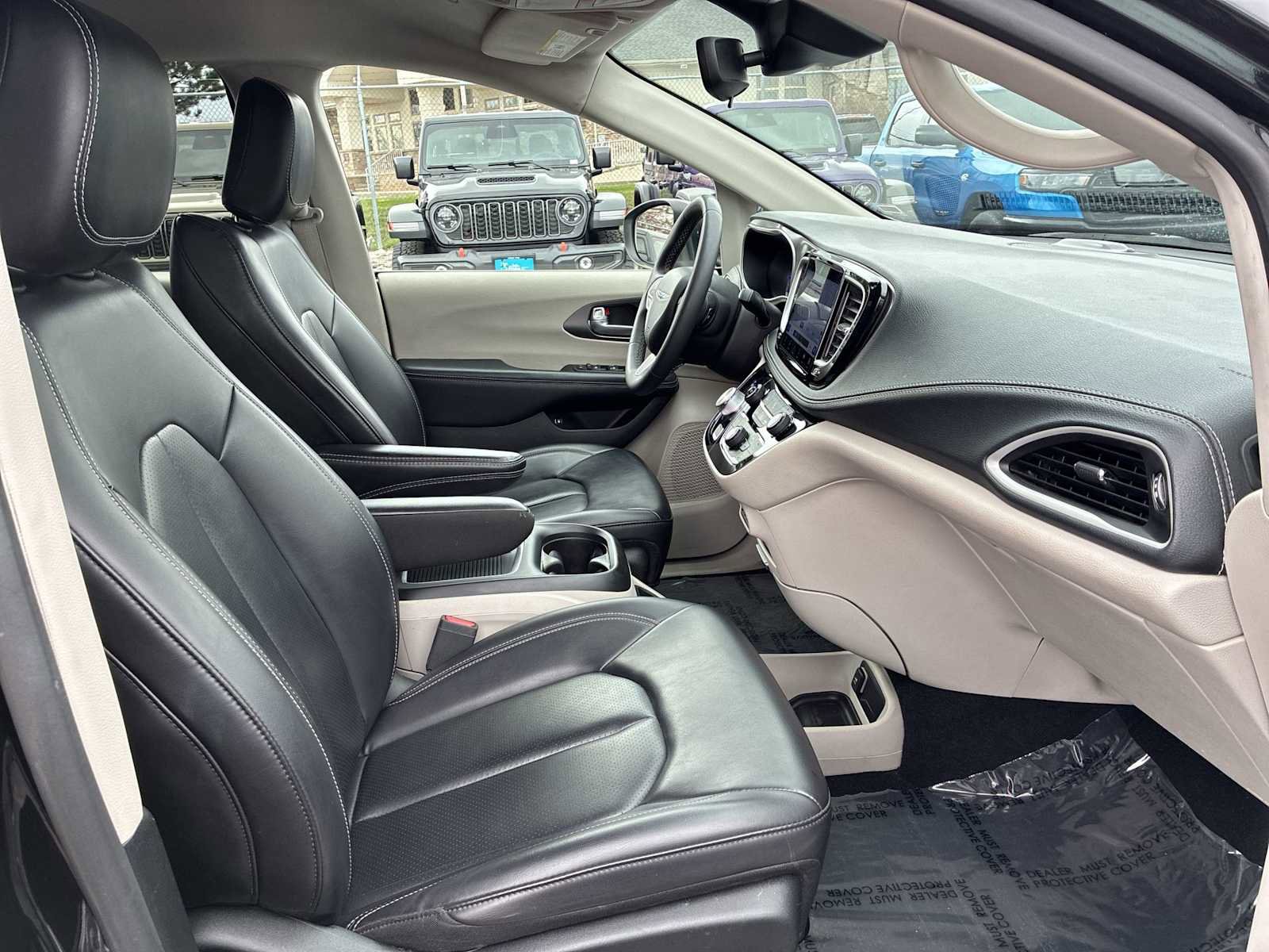 Certified 2023 Chrysler Pacifica Touring-L FWD image 25