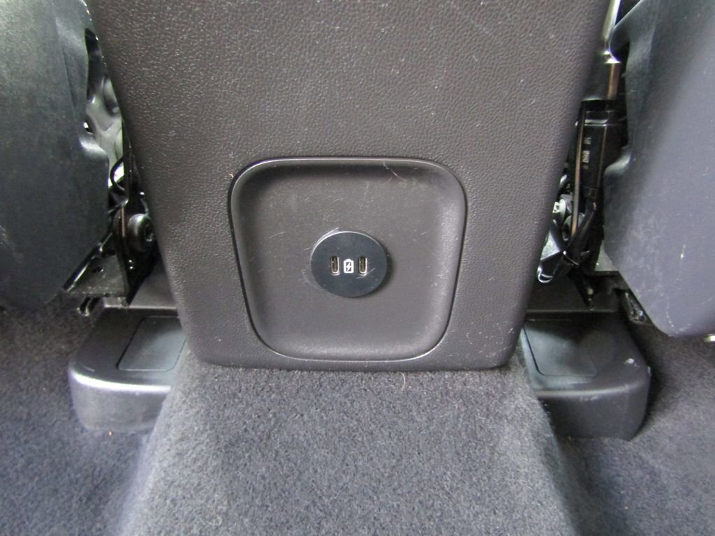 Used 2025 Ford Escape SE image 37