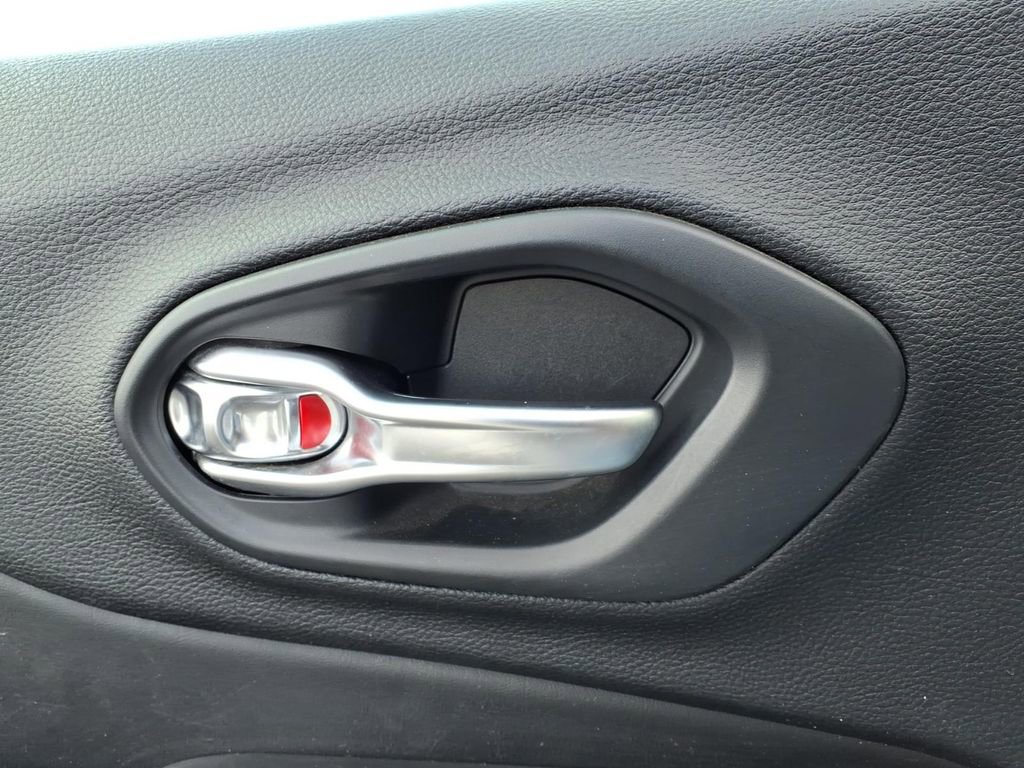 Used 2020 Jeep Cherokee Trailhawk image 13