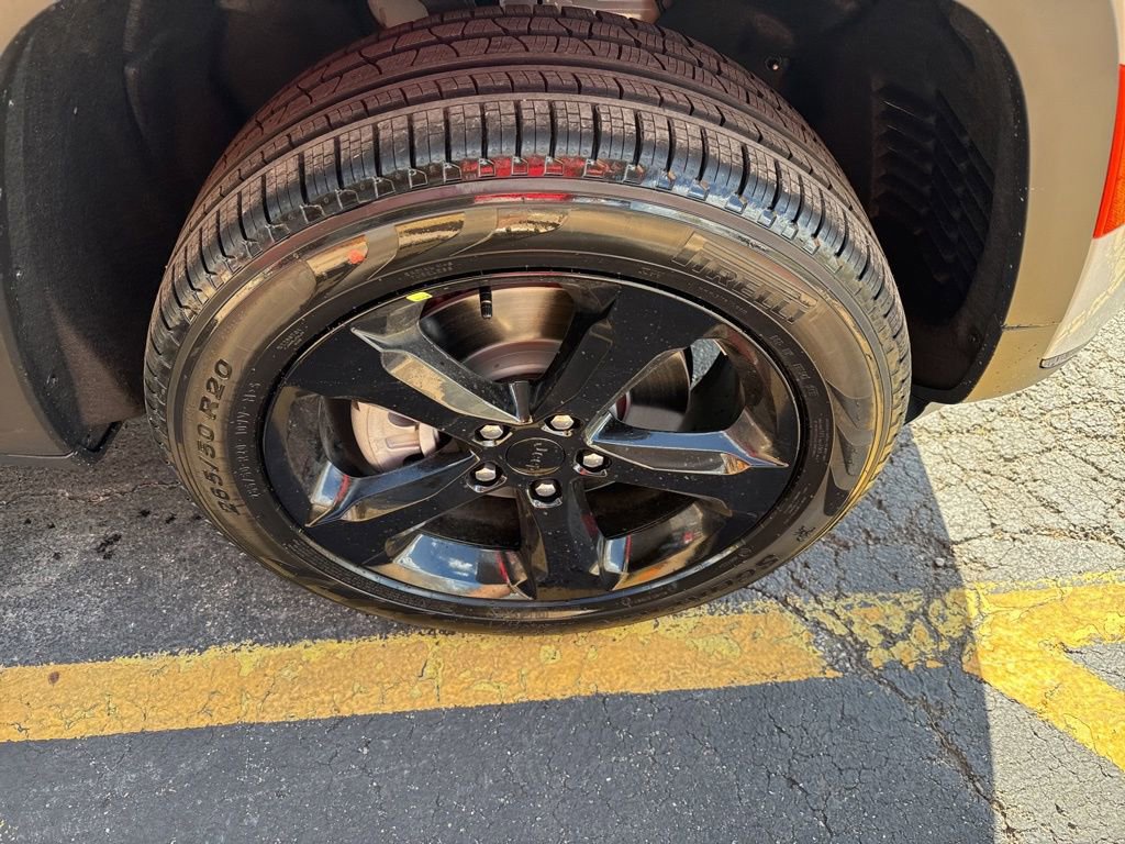 New 2025 Jeep Grand Cherokee L Limited w/ Black Appearance Package image 9