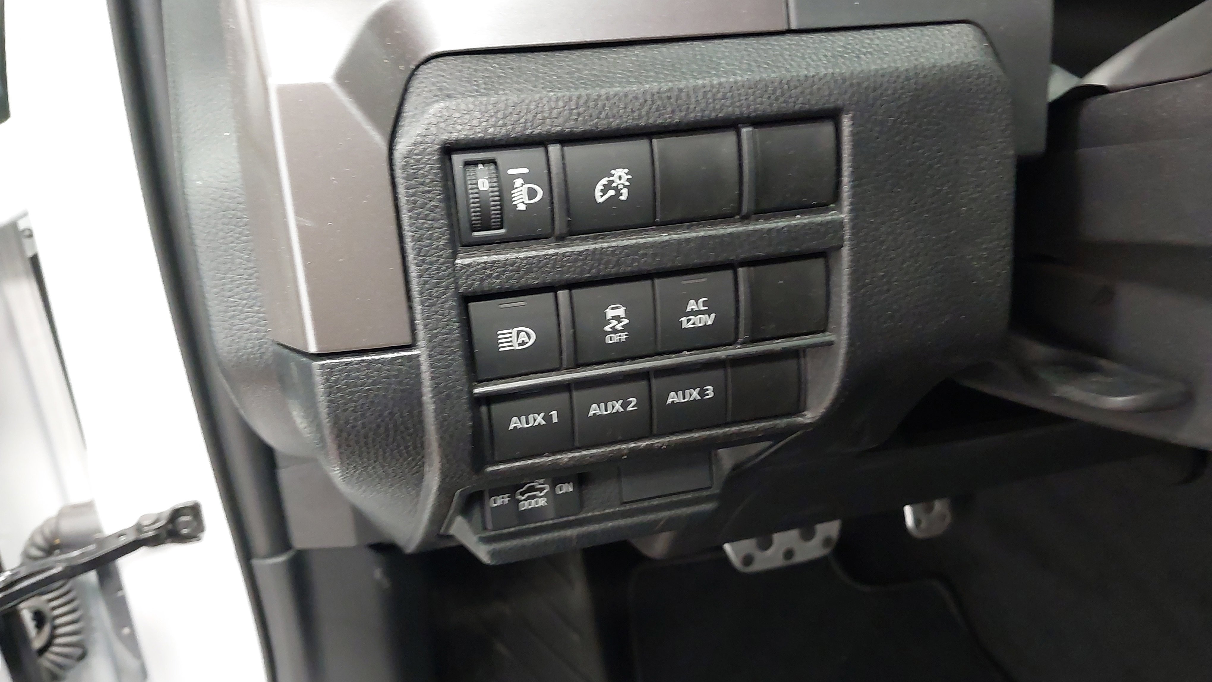Used 2024 Toyota Tacoma TRD Sport w/ TRD Sport Upgrade Package image 23
