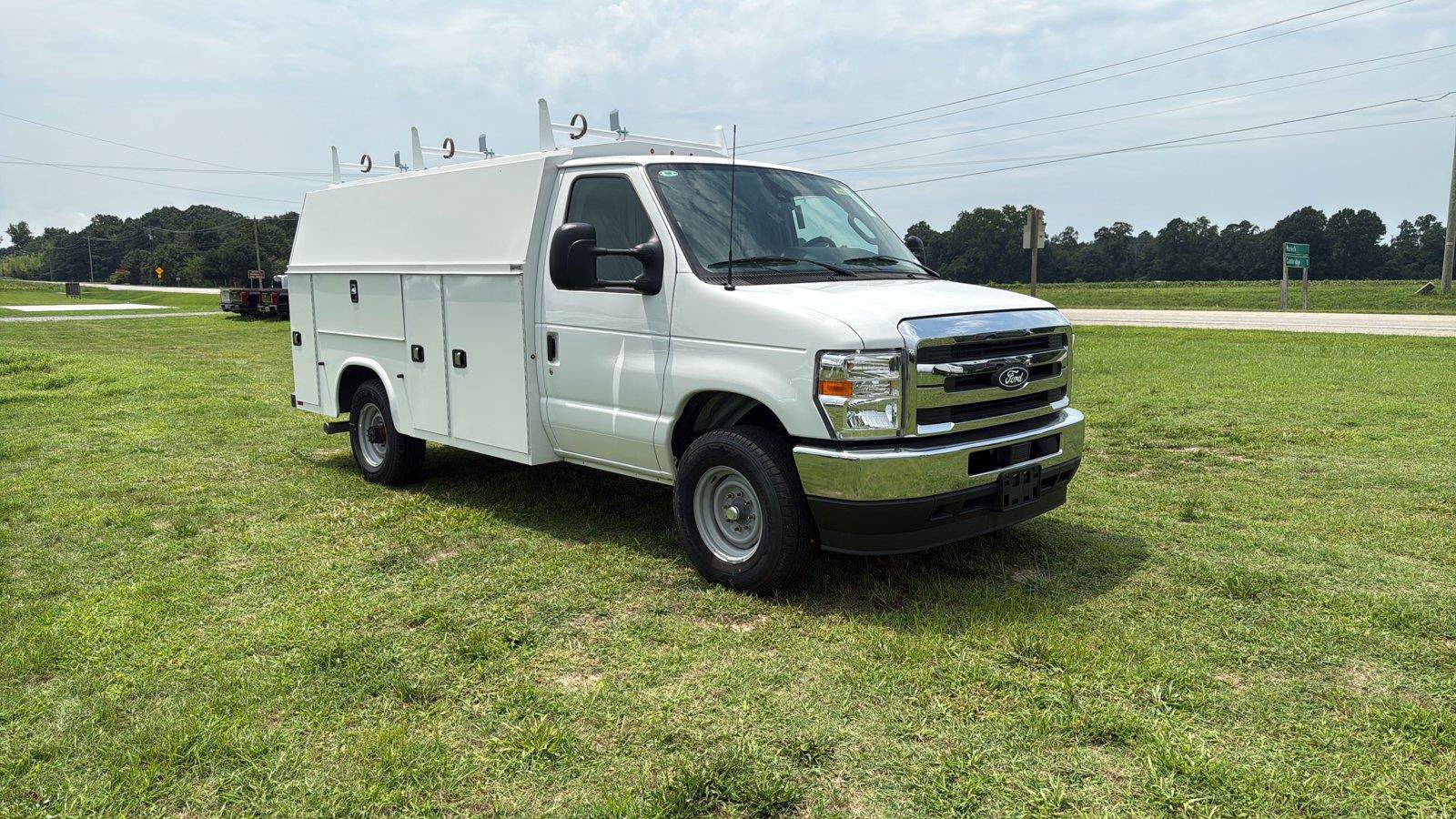 New 2027 Ford E-350 and Econoline 350 Super Duty w/ Power Equipment Group RWD image 7