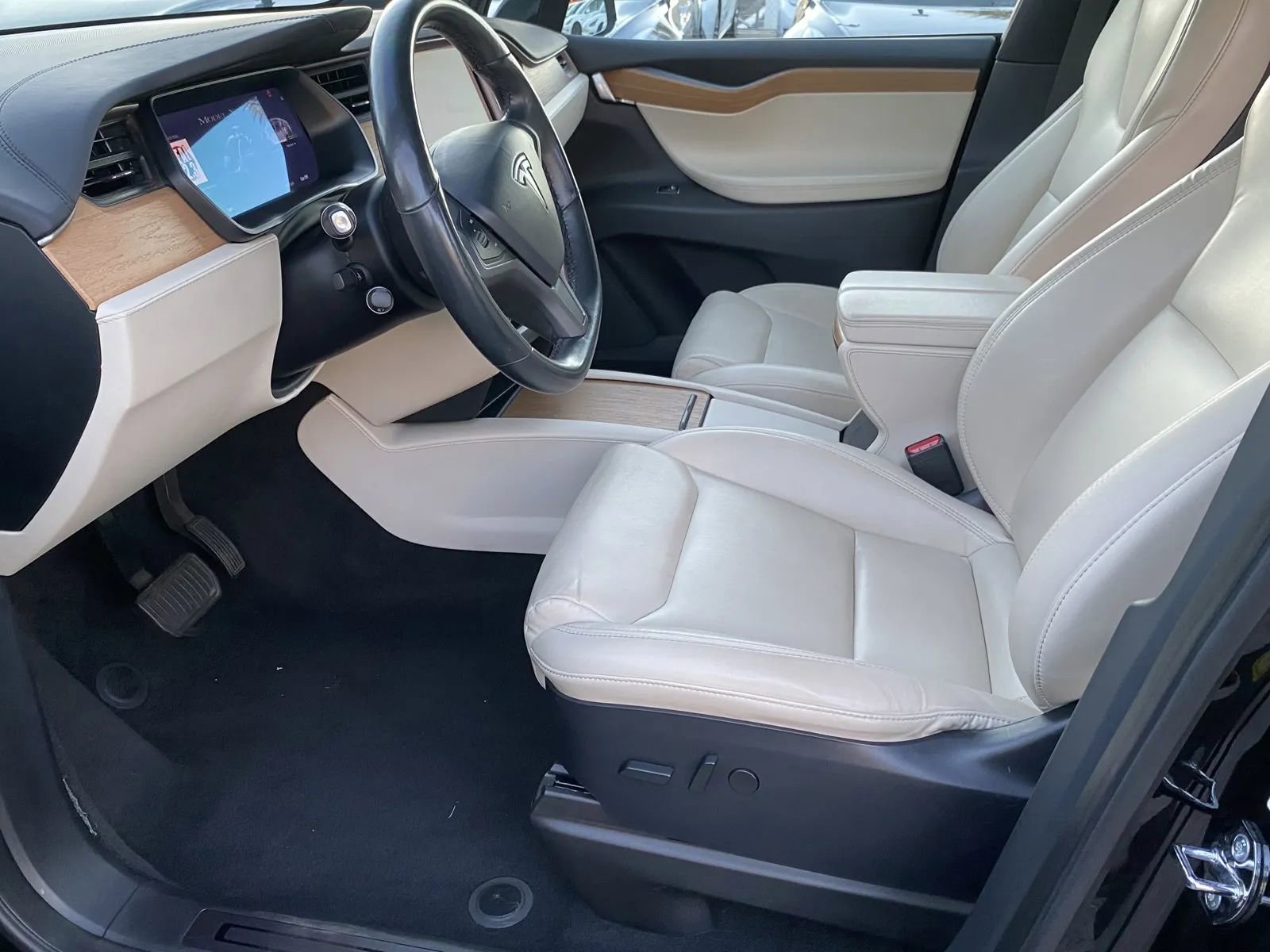 Used 2020 Tesla Model X Long Range image 10