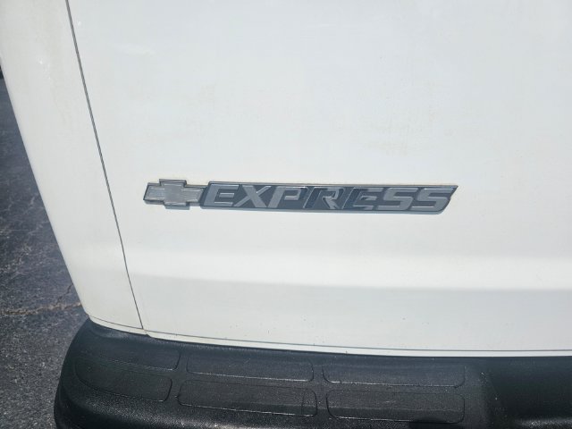 Used 2018 Chevrolet Express 2500 w/ Driver Convenience Package RWD image 10
