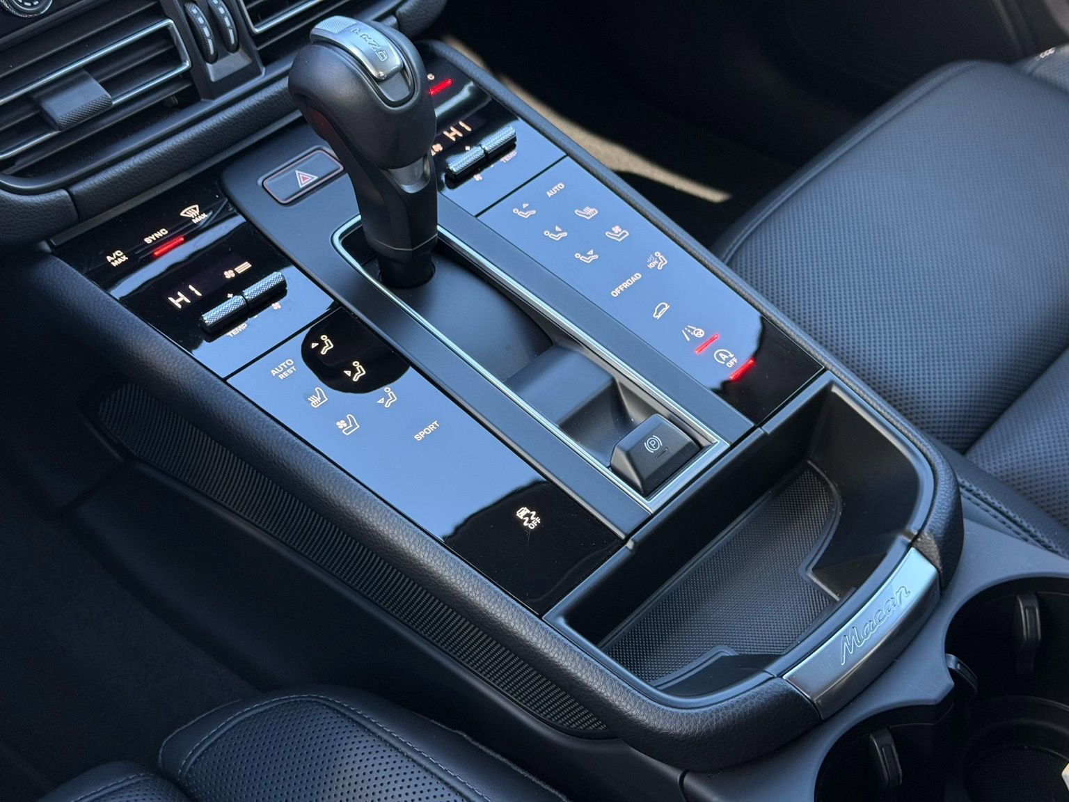 Used 2025 Porsche Macan image 22