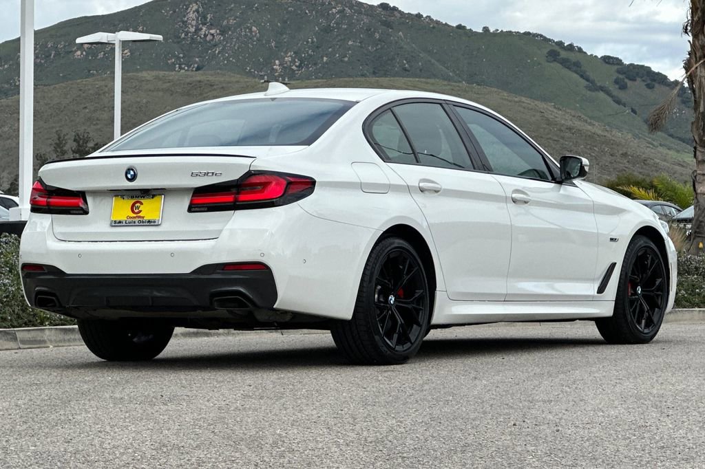 Used 2023 BMW 530e w/ M Sport Package image 3