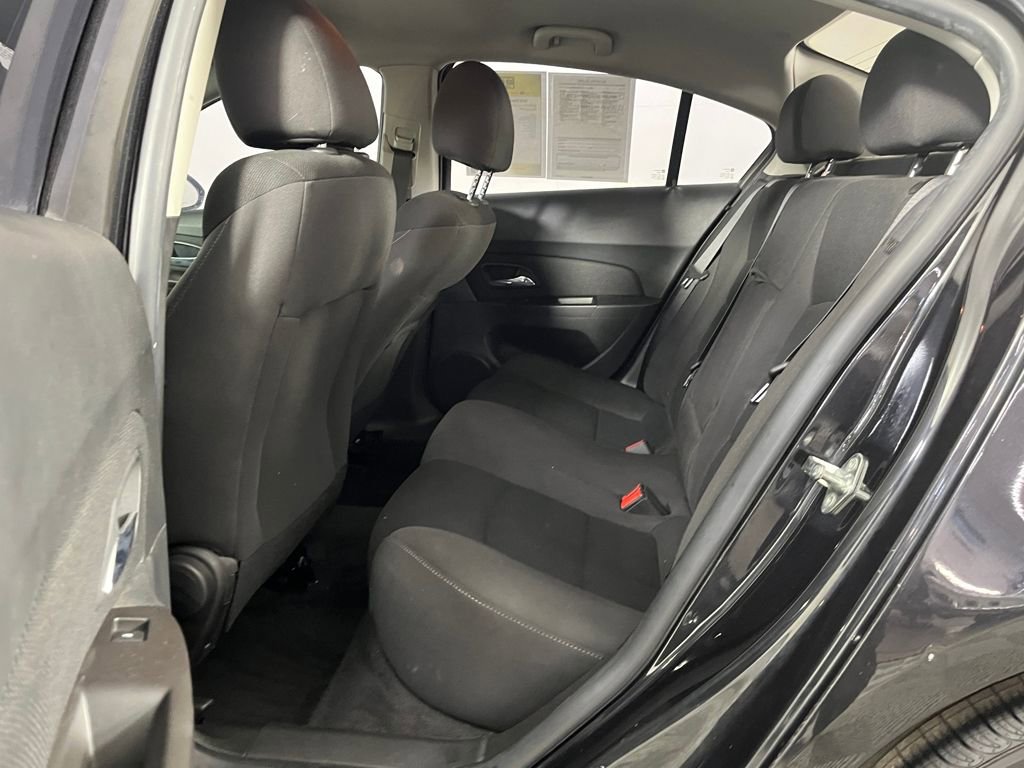 Used 2015 Chevrolet Cruze LT w/ Technology Package image 24