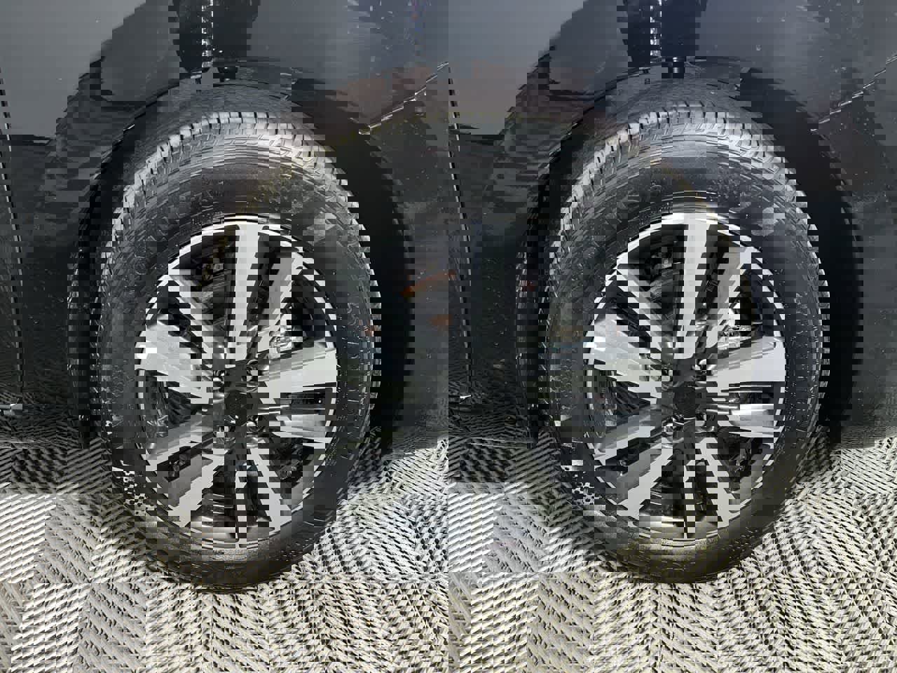 Used 2024 Nissan Versa SV image 10