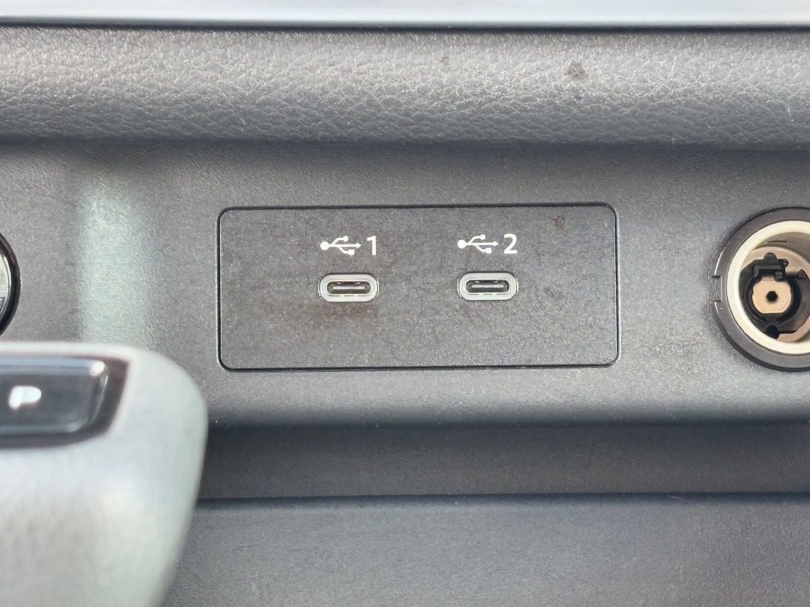 Certified 2025 Nissan Rogue SV image 25