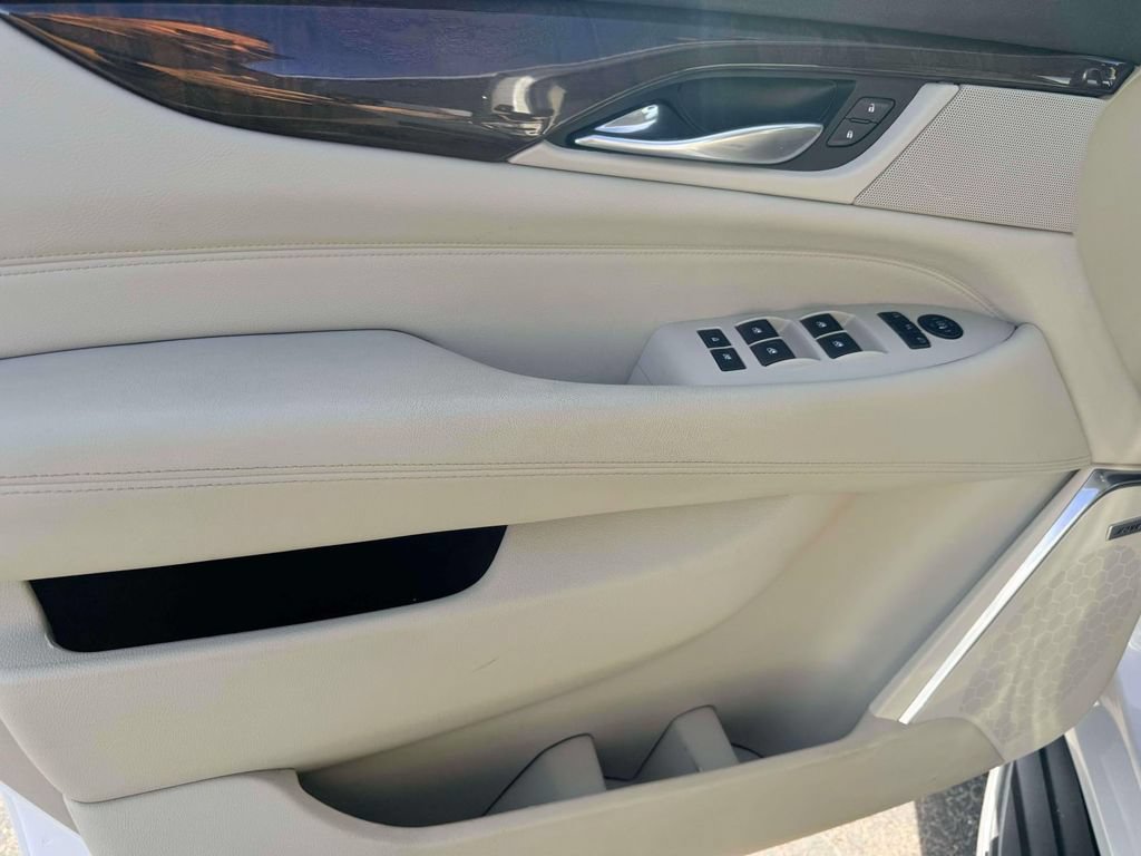 Used 2018 Cadillac Escalade Luxury AWD/4WD image 15