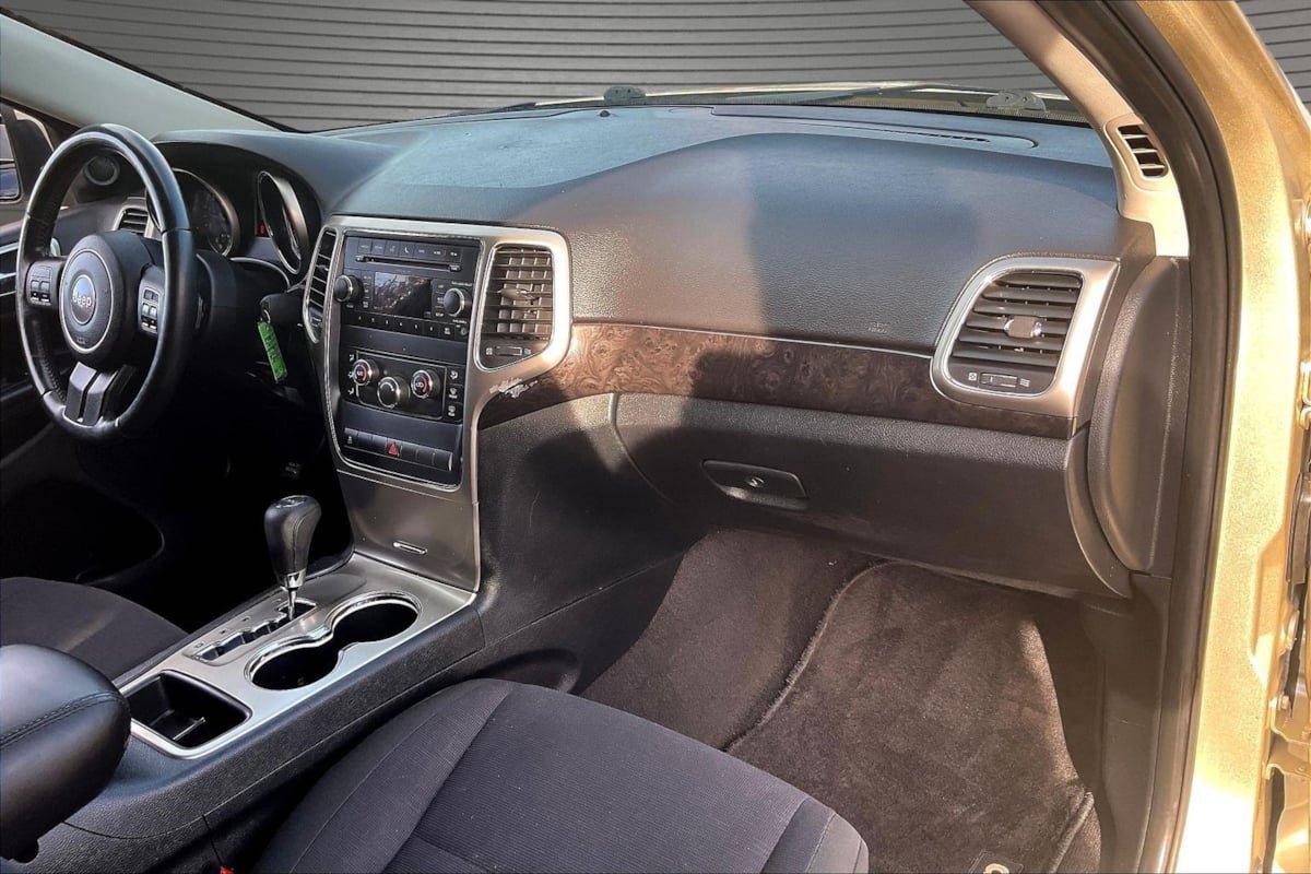 Used 2011 Jeep Grand Cherokee Laredo AWD/4WD image 24