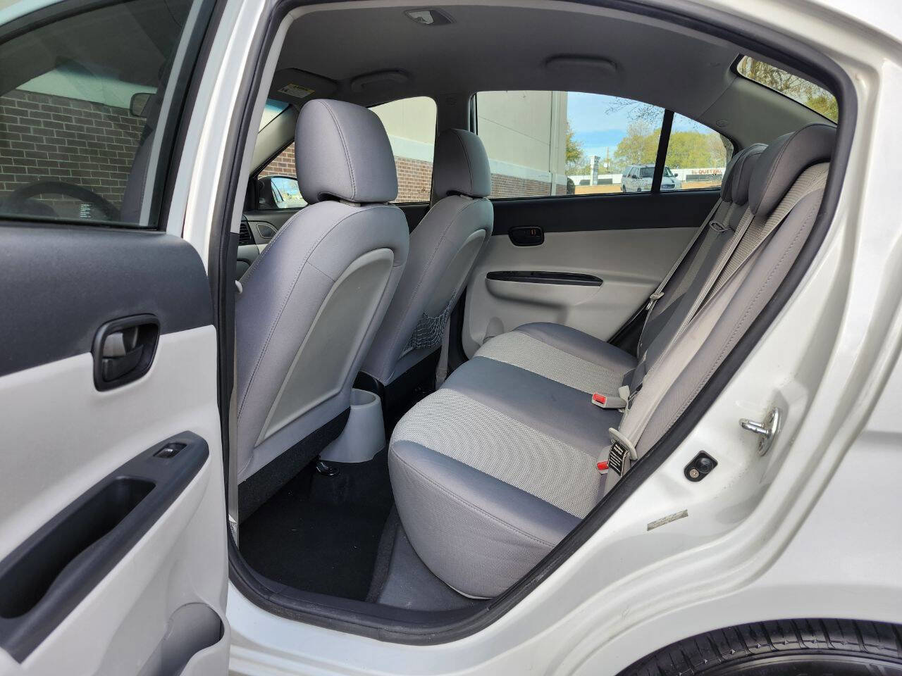 Used 2011 Hyundai Accent GLS w/ Premium Pkg 4 image 5