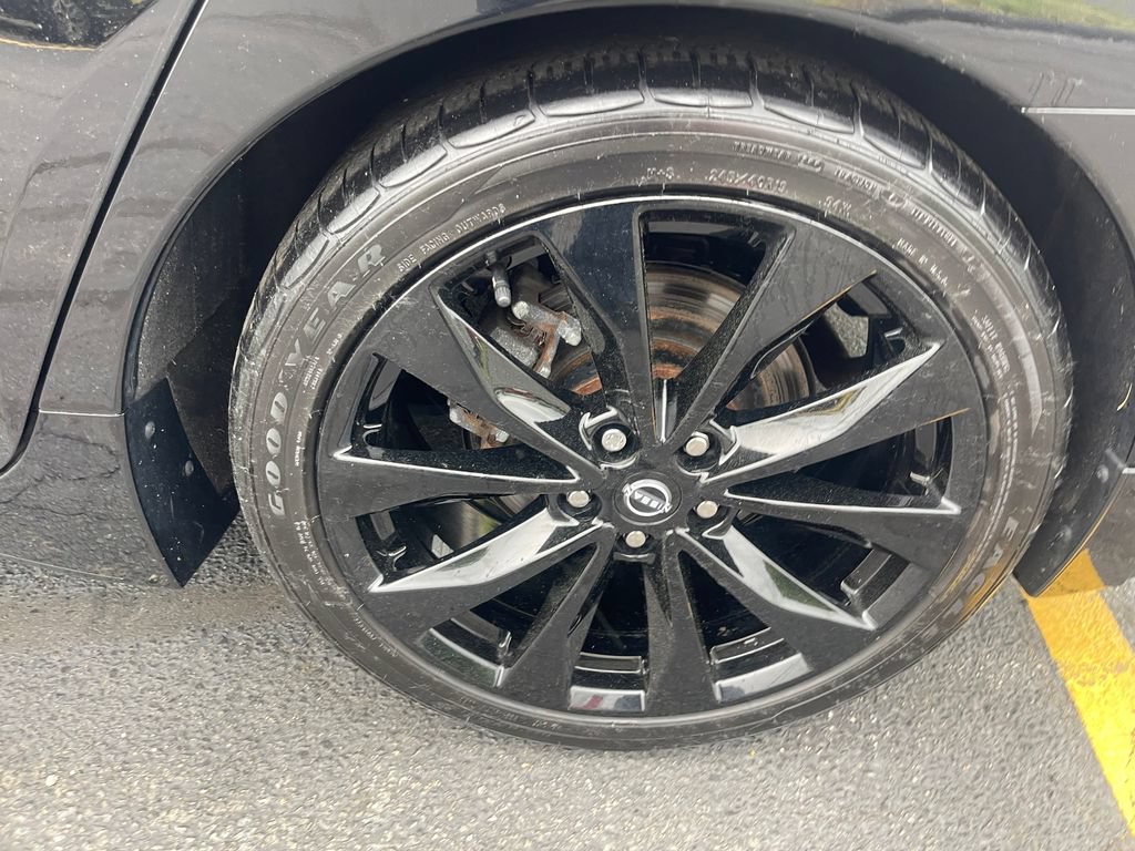 Certified 2023 Nissan Maxima SR w/ Sport Mat Group FWD image 26