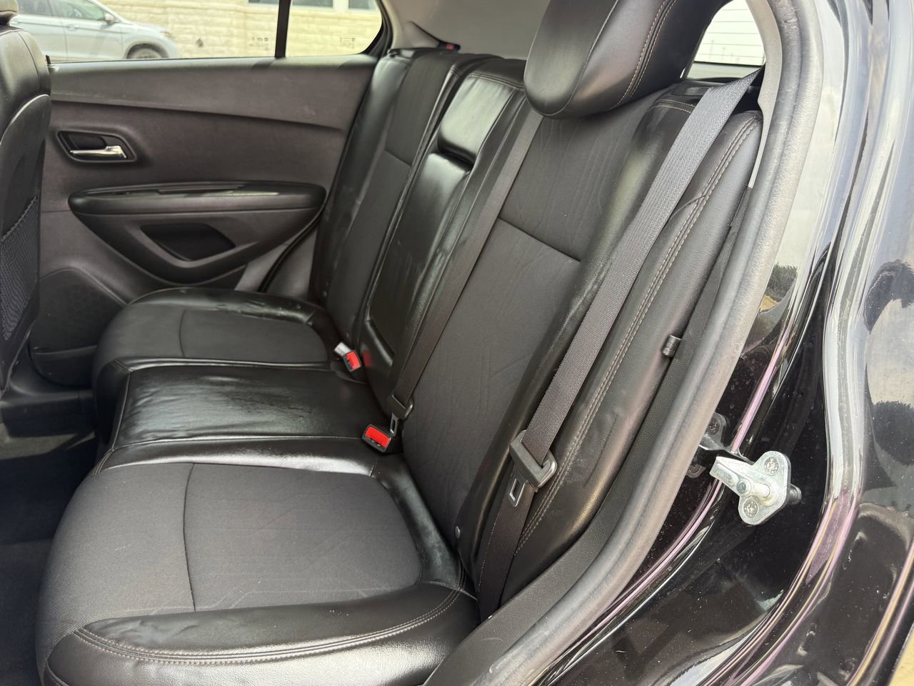 Used 2021 Chevrolet Trax LT w/ Midnight Edition FWD image 19