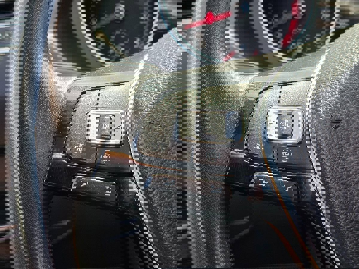 Used 2020 Volkswagen Tiguan SE w/ Panoramic Sunroof Package image 26