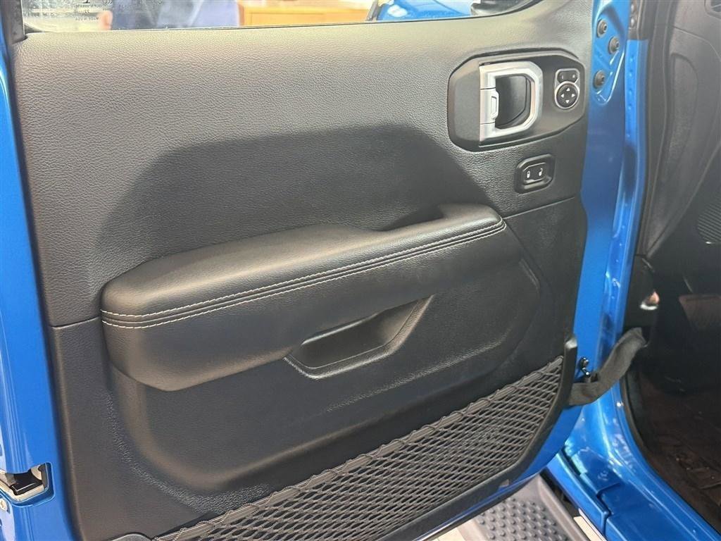 Used 2023 Jeep Wrangler Sahara w/ Cold Weather Group image 20