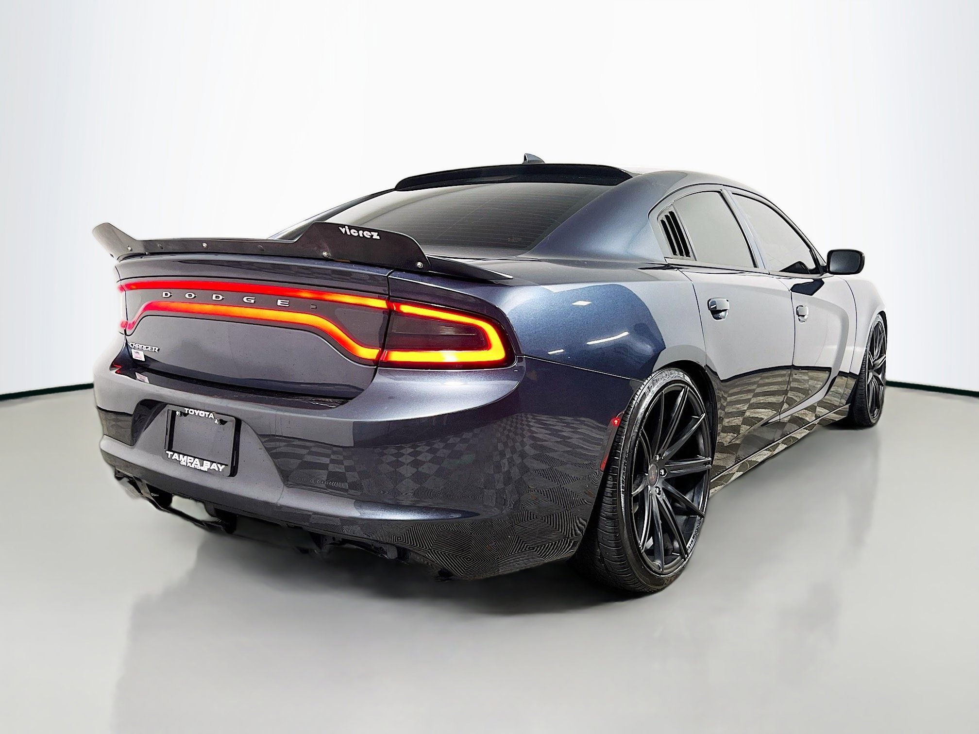 Used 2016 Dodge Charger R/T image 4