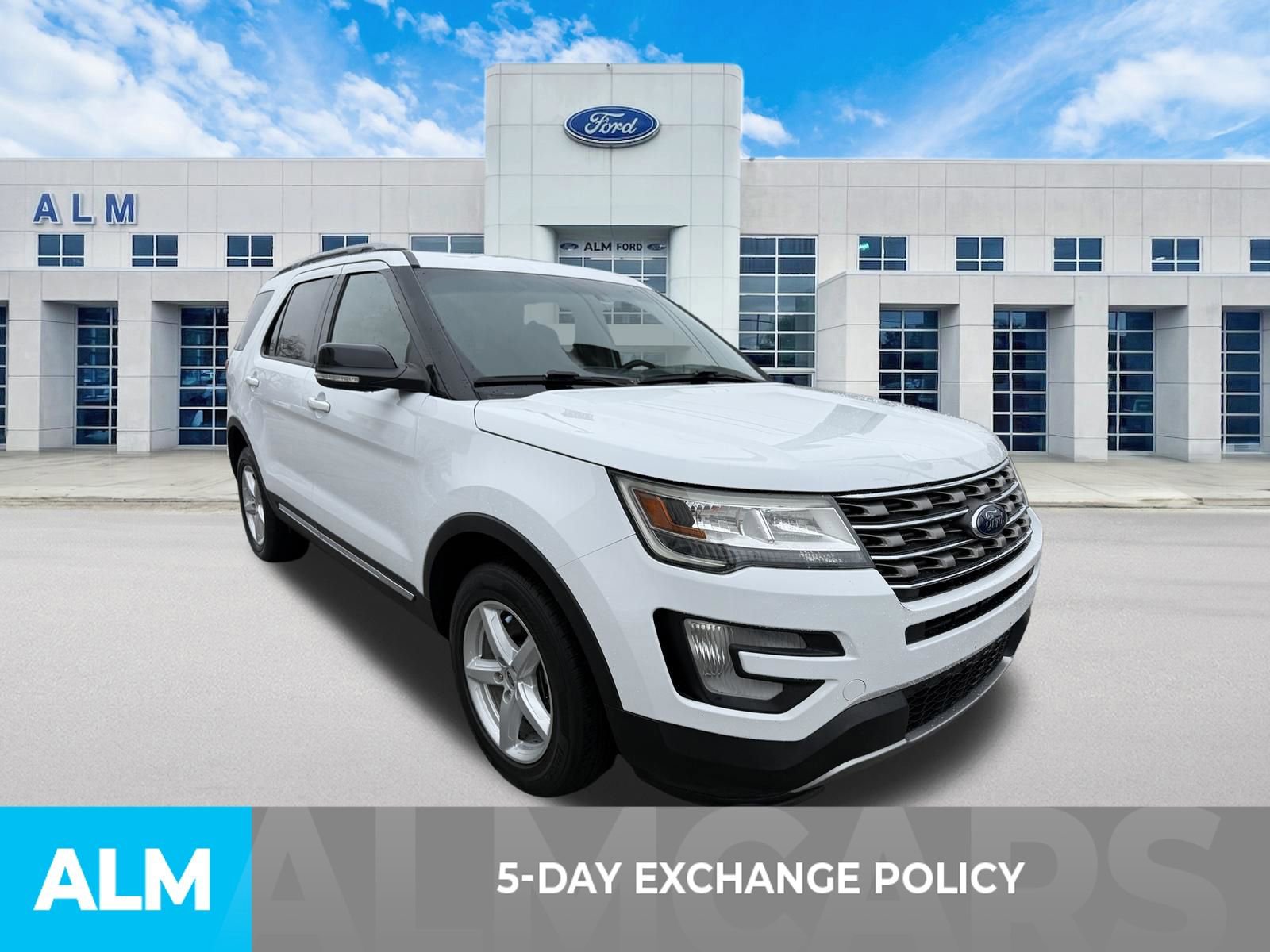 Used 2016 Ford Explorer XLT image 3