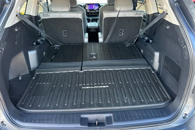 Certified 2023 Toyota Highlander XLE image 24