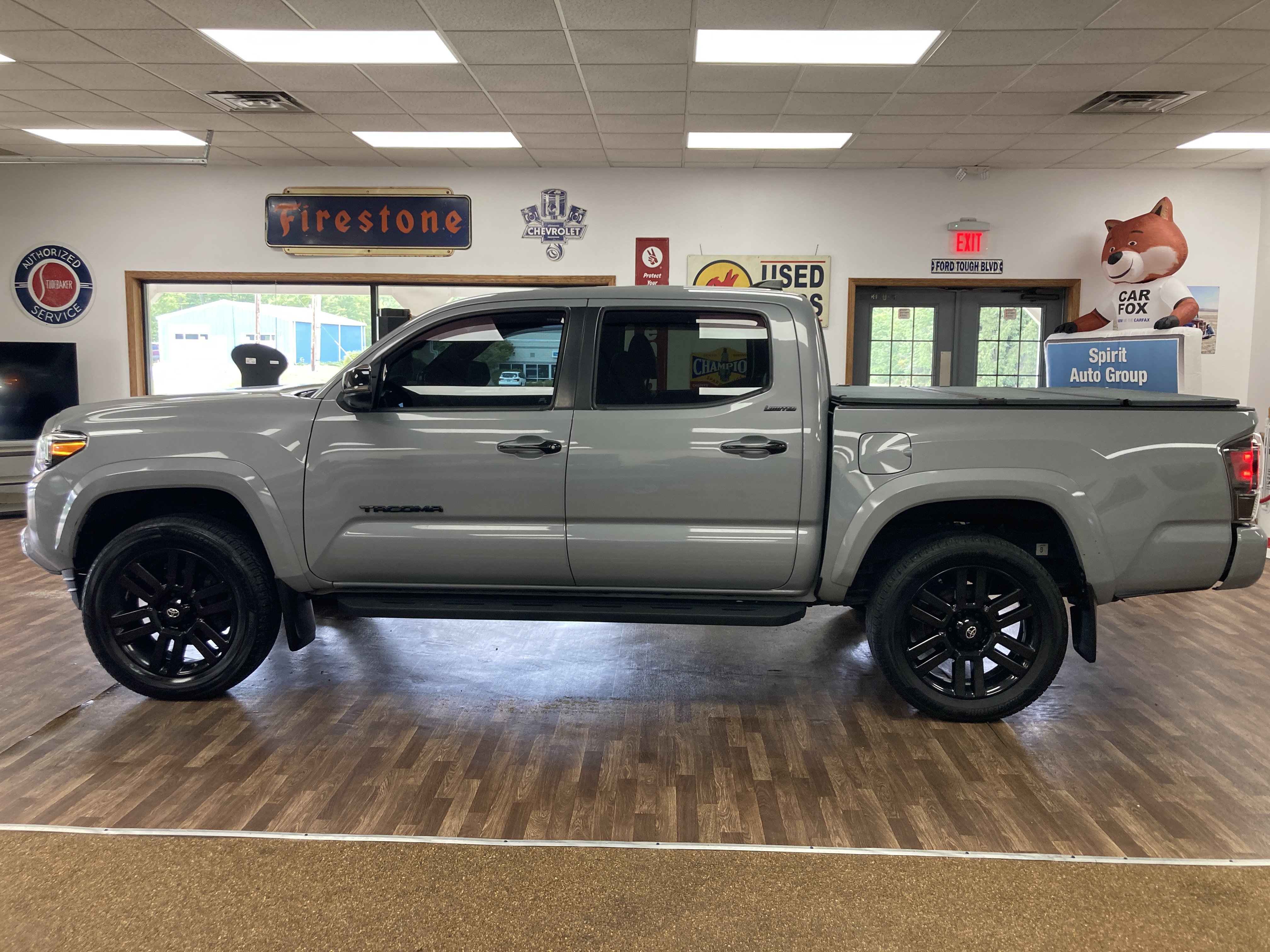 Used 2020 Toyota Tacoma Limited AWD/4WD image 2