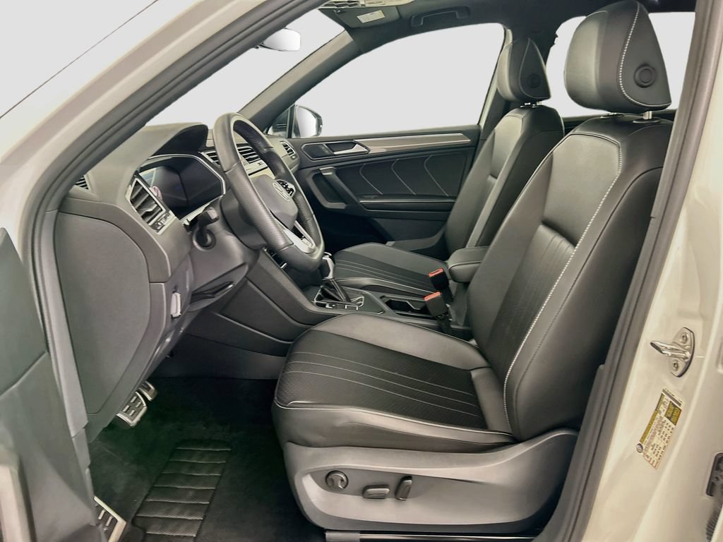 Used 2024 Volkswagen Tiguan SE R-Line FWD image 17