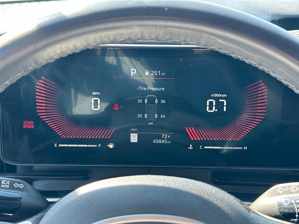 Used 2025 Kia Carnival FWD image 27