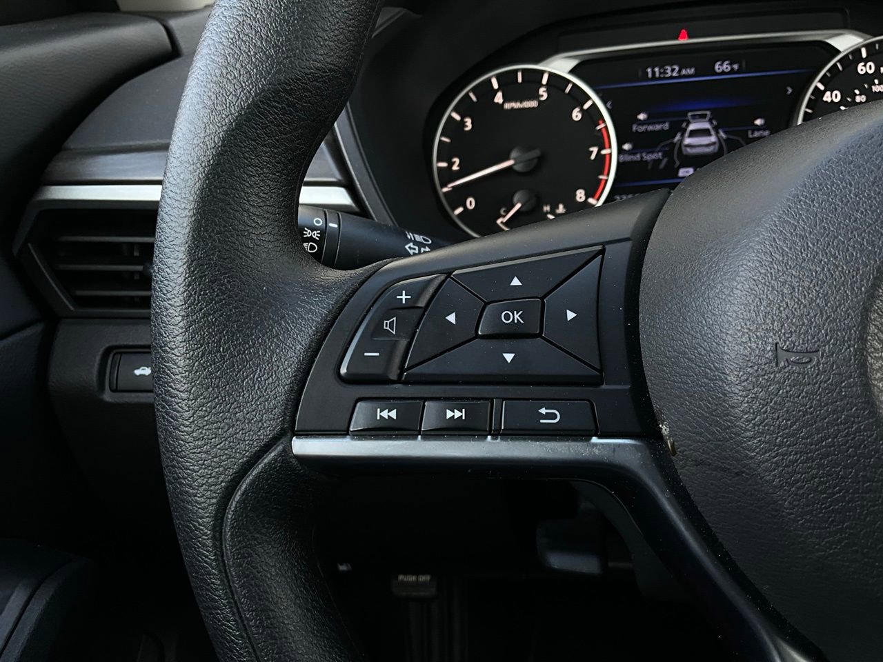 Used 2025 Nissan Altima 2.5 SV image 32