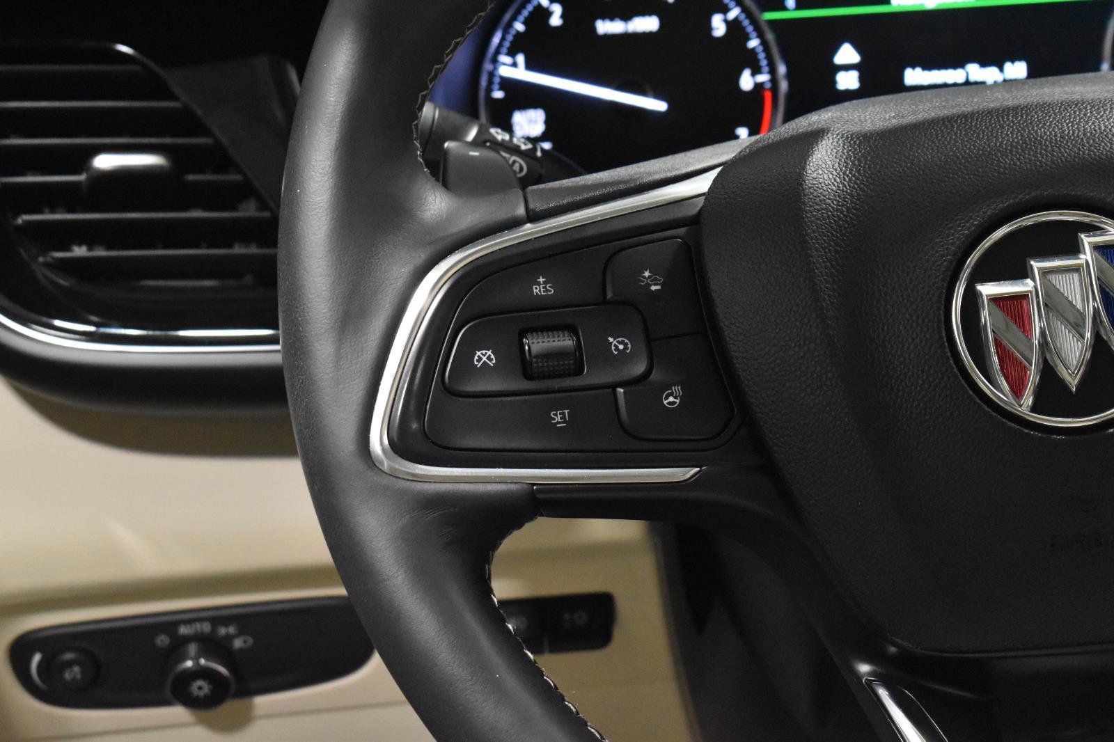 Used 2023 Buick Envision Avenir image 11