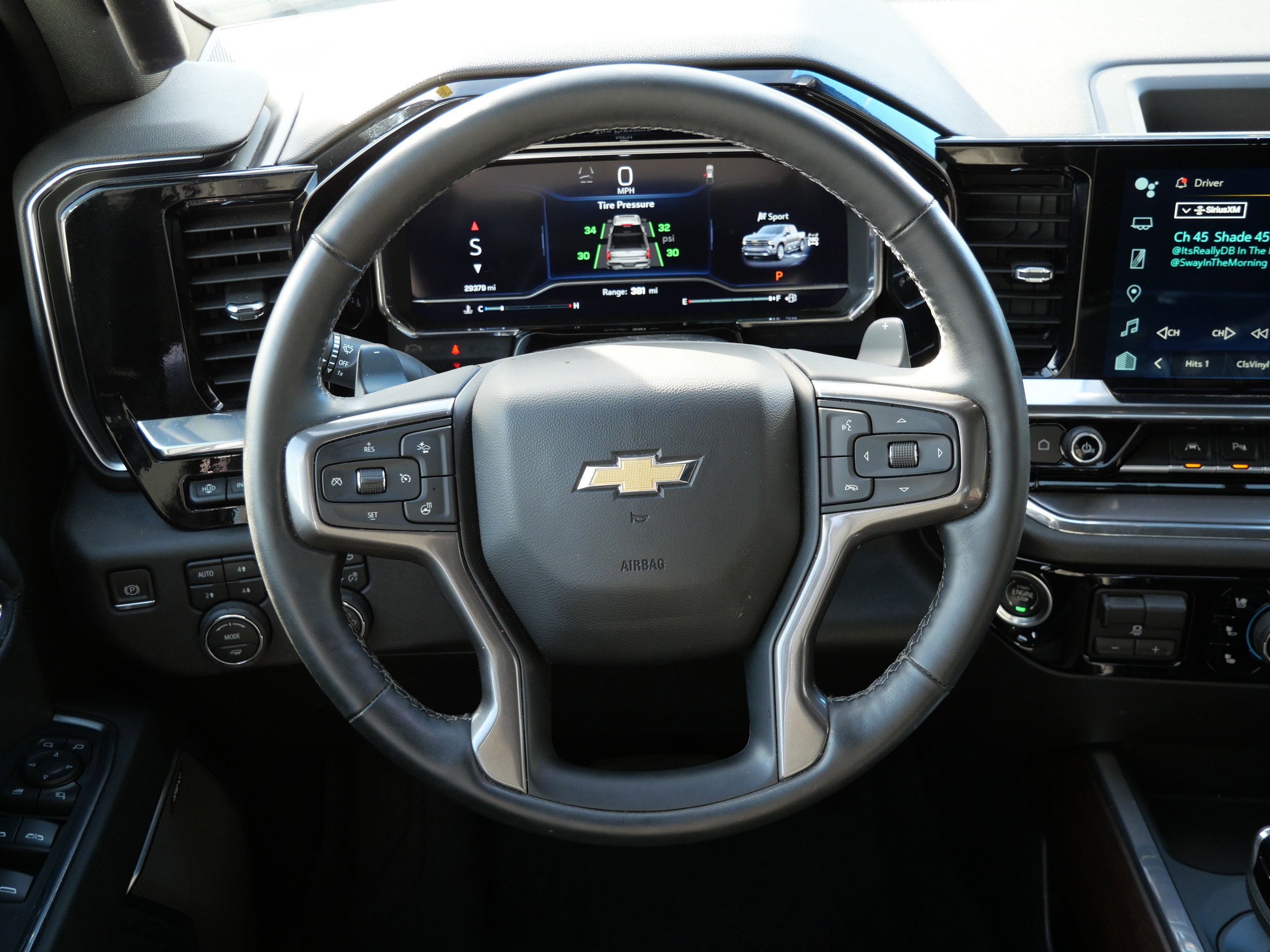 Used 2024 Chevrolet Silverado 1500 High Country w/ Technology Package image 12