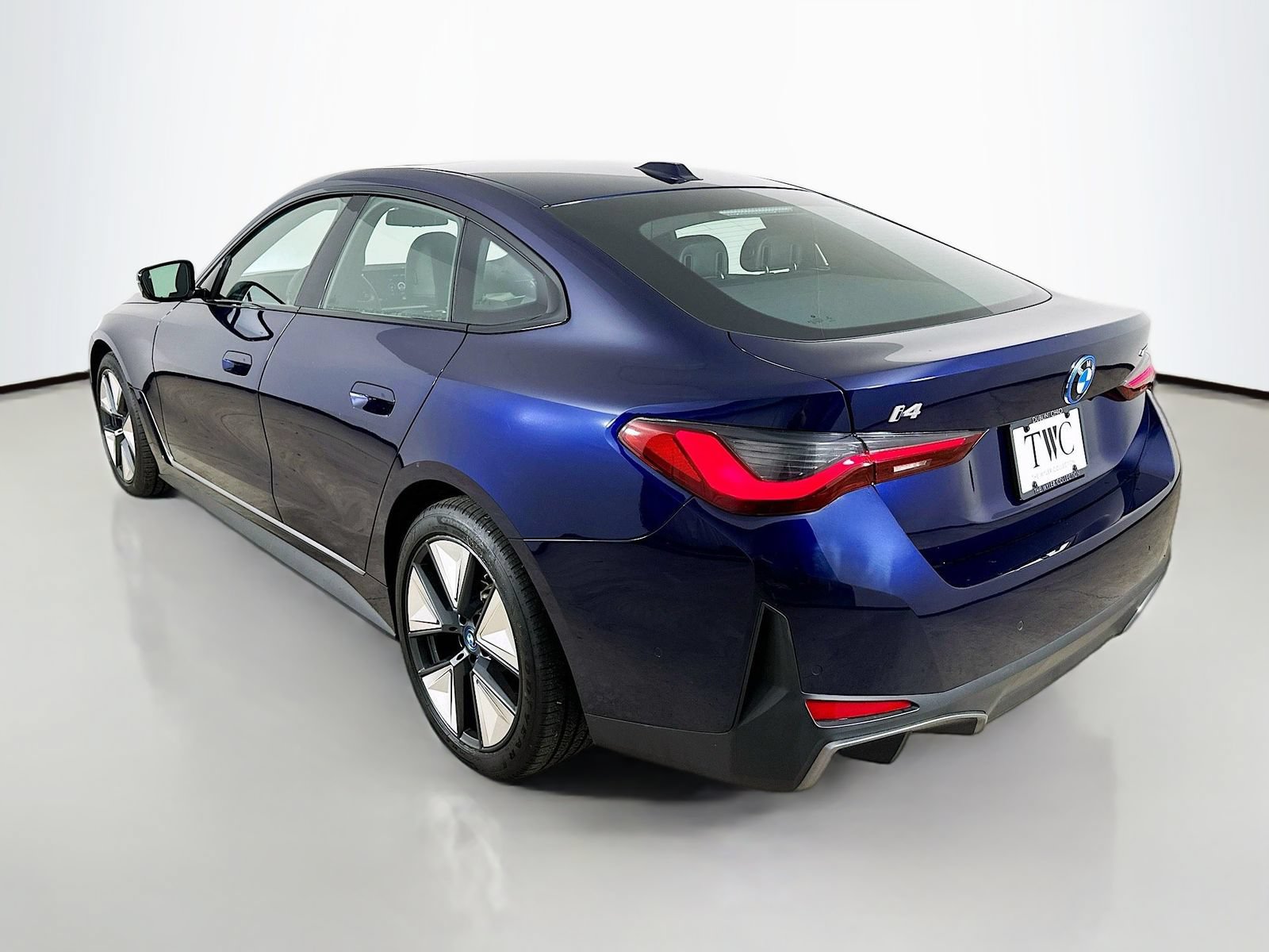 Used 2023 BMW i4 eDrive35 w/ Premium Package RWD image 7