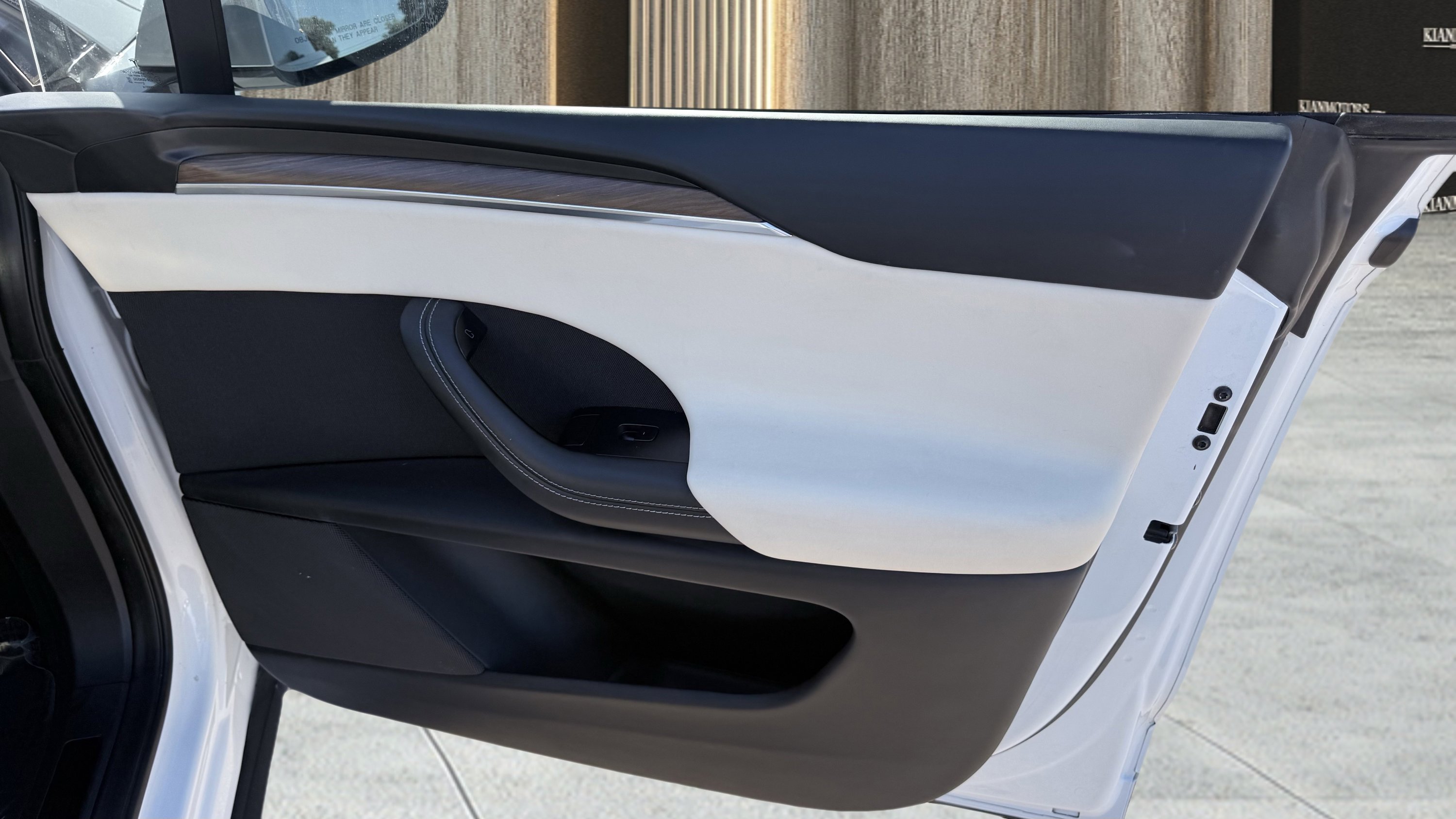 Used 2022 Tesla Model X image 43