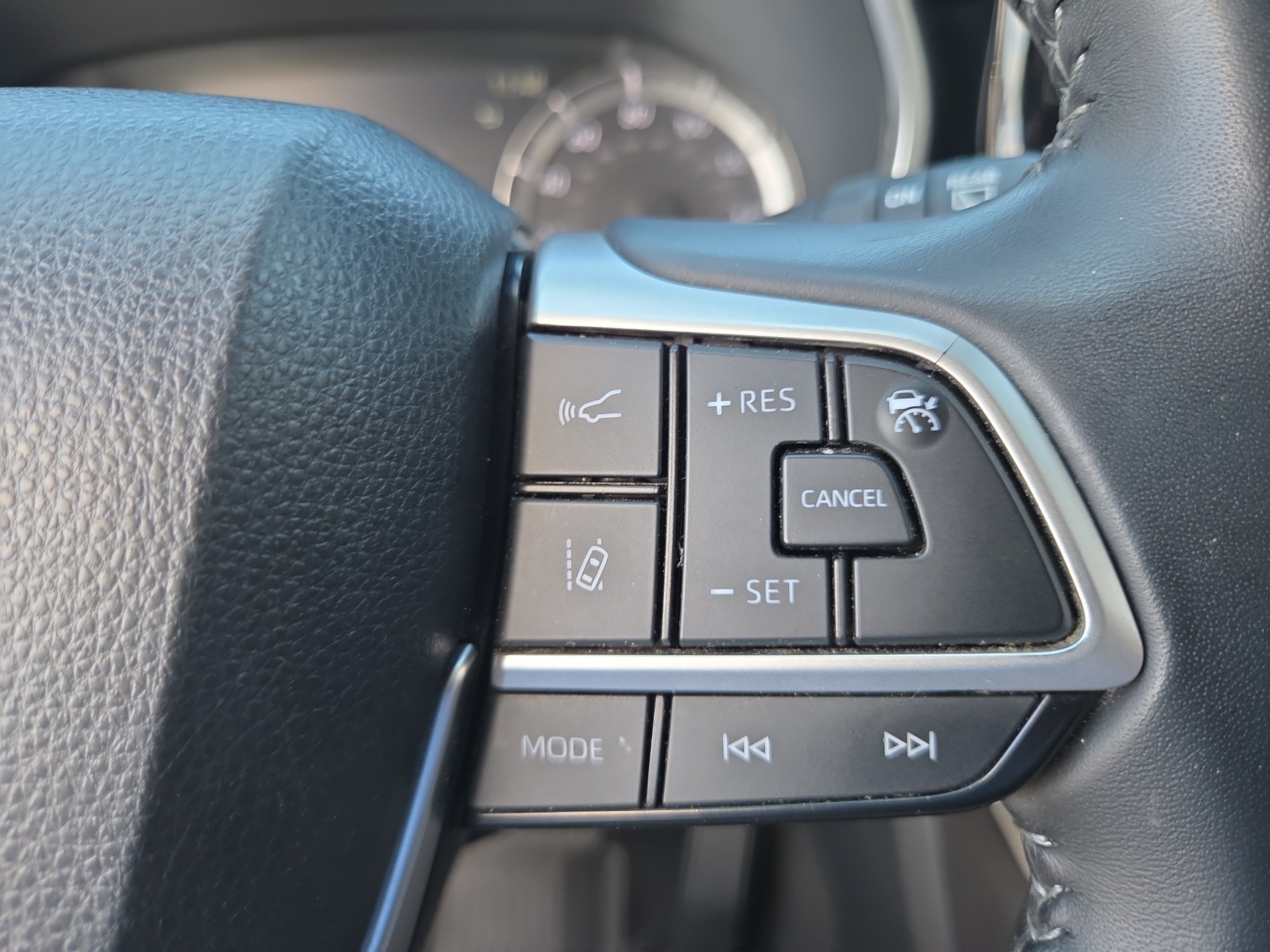 Used 2023 Toyota Highlander XLE FWD image 26