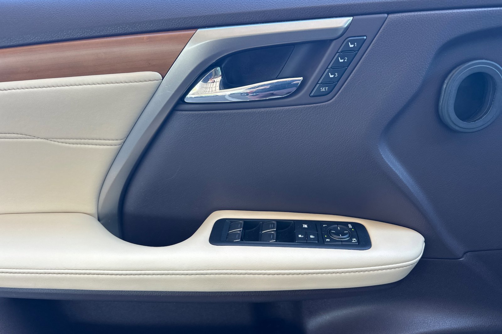 Used 2018 Lexus RX 450h RX 450h w/ Premium Package image 11