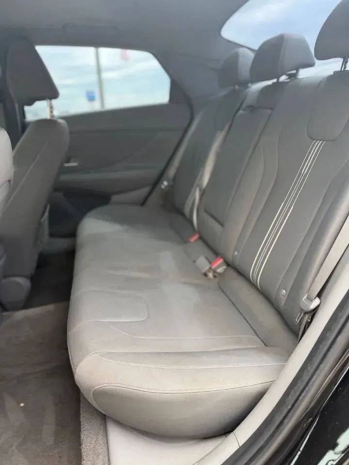 Used 2021 Hyundai Elantra SEL w/ Convenience + Premium Package FWD image 18