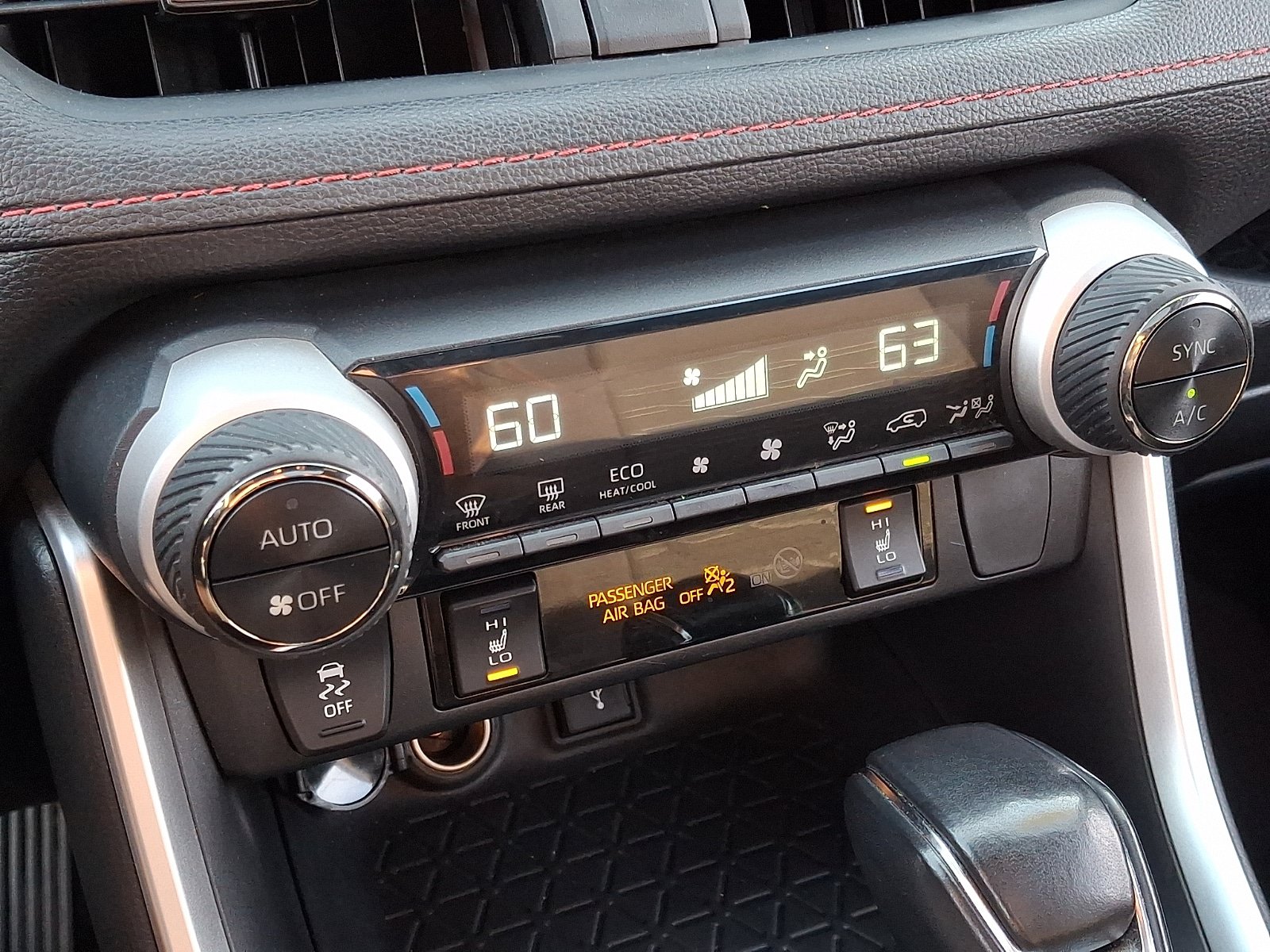 Used 2021 Toyota RAV4 SE w/ Weather & Moonroof Package AWD/4WD image 16
