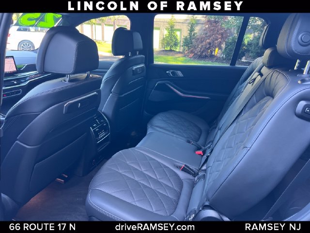 Used 2025 BMW X7 xDrive40i w/ M Sport Package AWD/4WD image 18