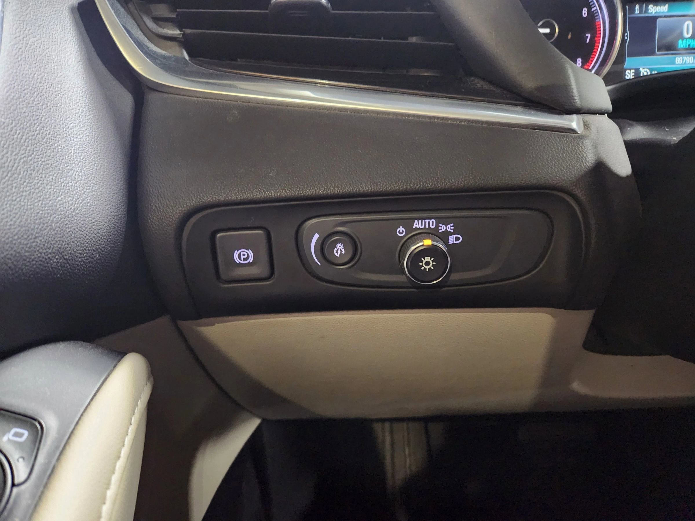 Used 2019 Buick Enclave Essence image 45