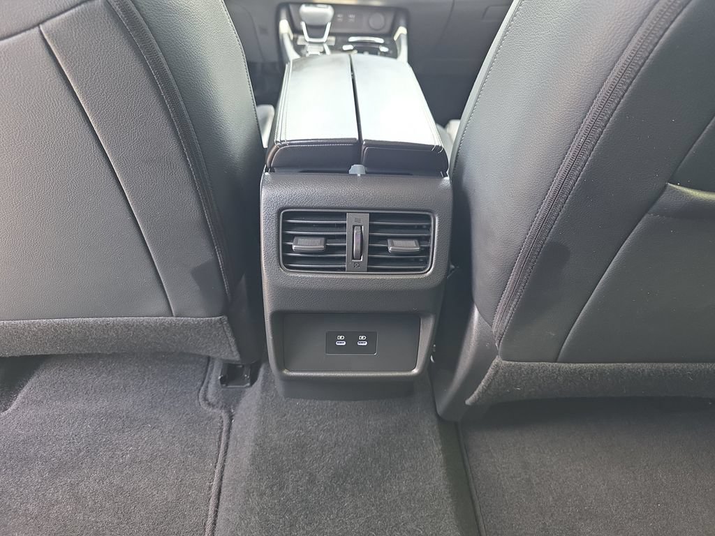 Used 2024 Nissan Rogue SL FWD image 29