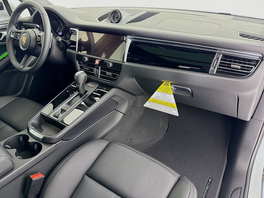 New 2026 Porsche Macan AWD/4WD image 30