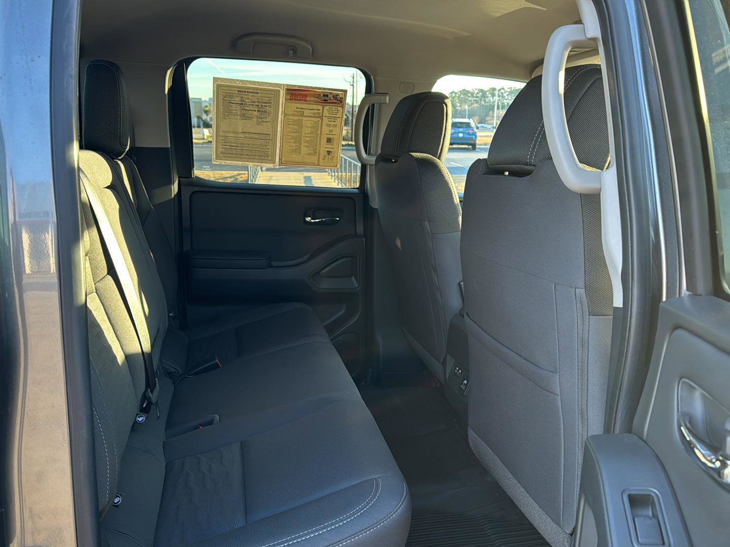 Used 2024 Nissan Frontier SV w/ SV Convenience Package image 11